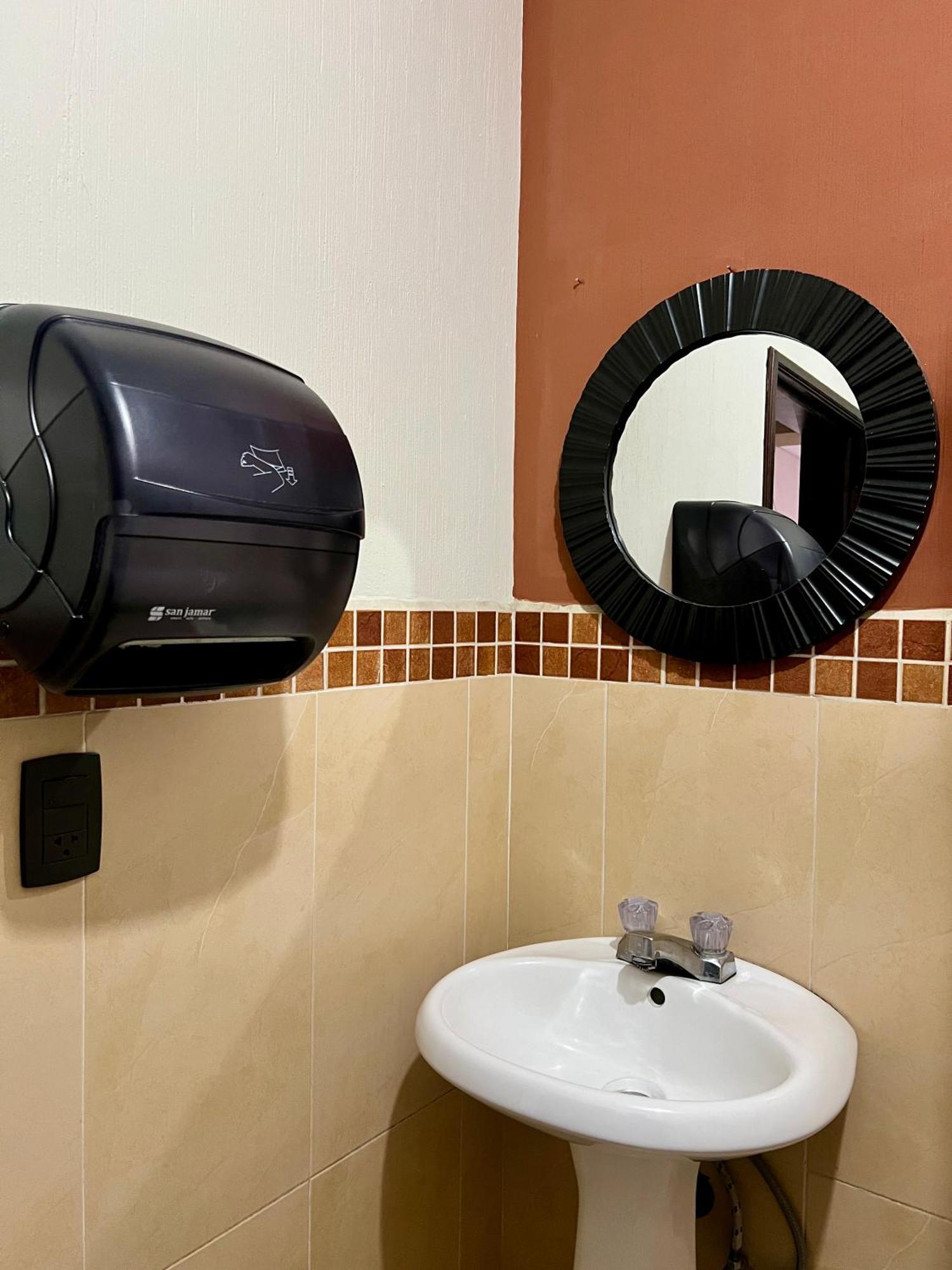 Amplio Apartamento, En Colonia Cerezos, Tercer Nivel Lägenhet Quetzaltenango Exteriör bild