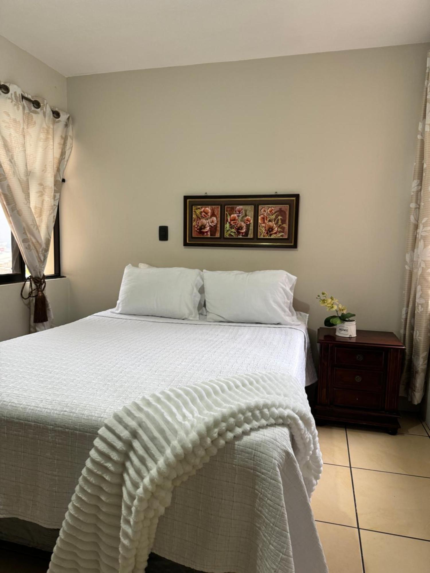 Amplio Apartamento, En Colonia Cerezos, Tercer Nivel Lägenhet Quetzaltenango Exteriör bild